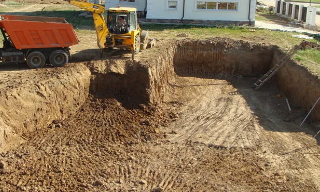 Рытье котлованов под фундамент в Сестрорецке – цена от 2581 руб. за м3 | ГОСТСТРОЙ